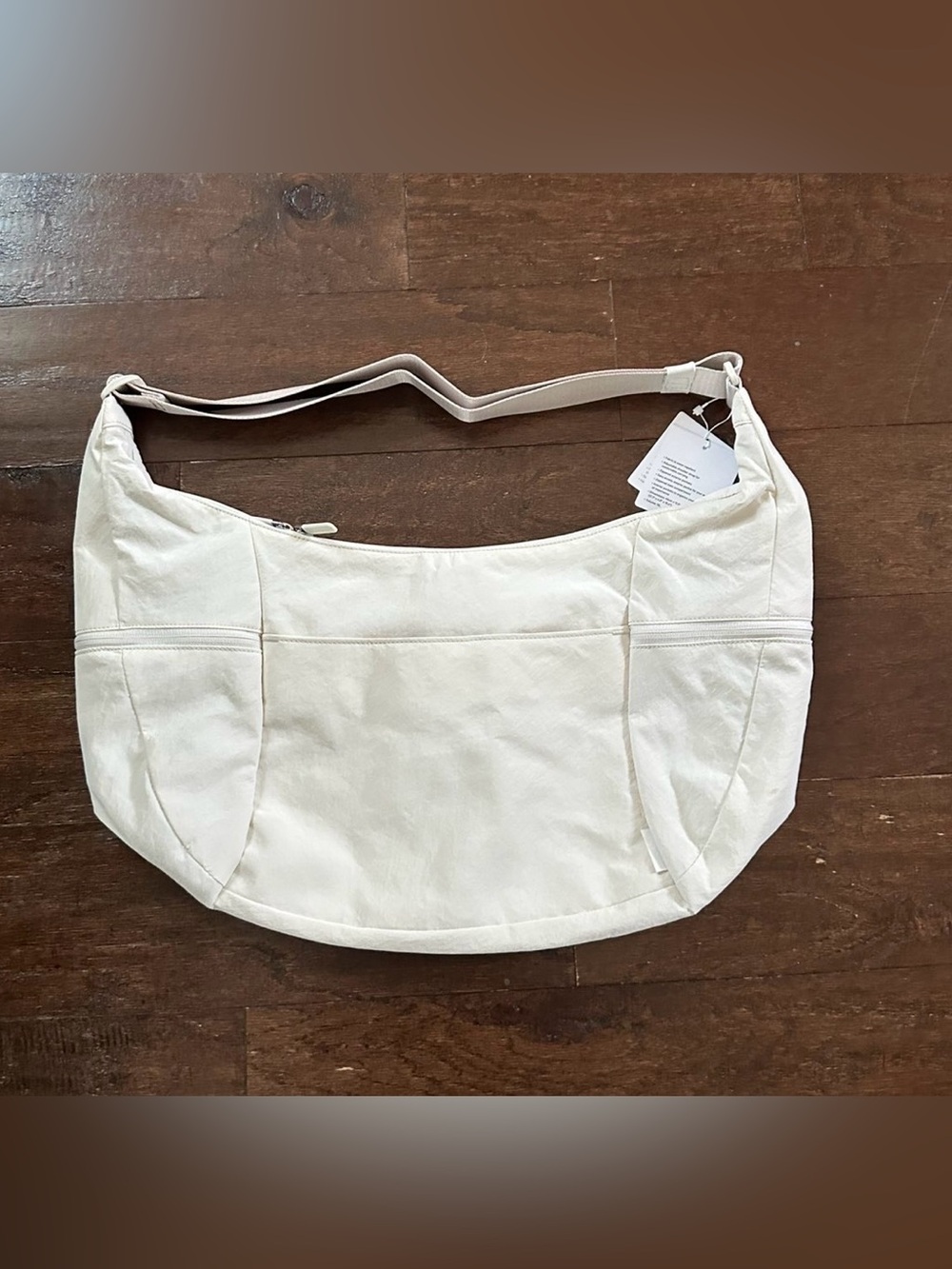 Lululemon Large Slouchy Sling Bag 13L light ivory with silver-NWT - Picture 6 of 16